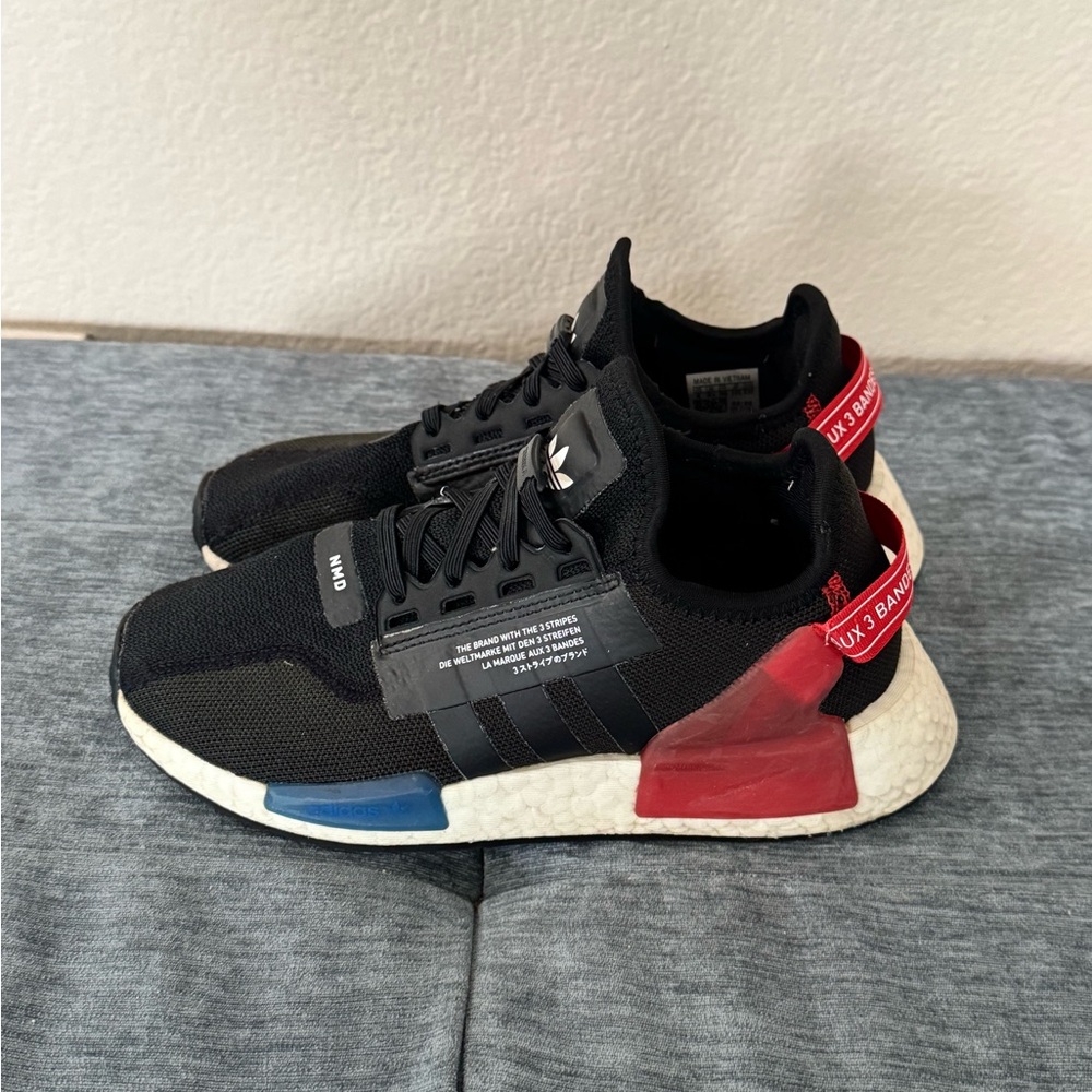 USED Adidas NMD_R1 Black/Red Boys Sneakers Shoes - Size 4